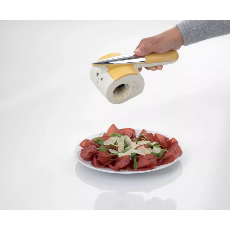 Ariete 457 Gratì Waterproof – Rallador eléctrico resistente al agua – Inalámbrico – Lavable bajo el grifo – 2 rodillos de acero inoxidable – blanco y amarillo