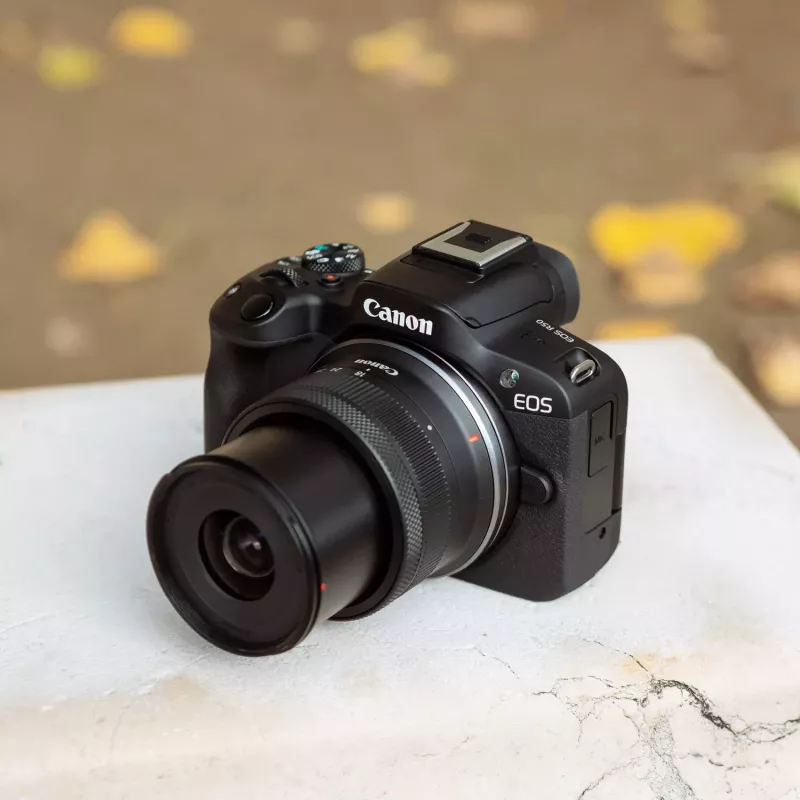 Canon EOS R50 kit de cámara sin espejo con objetivos RF-S 18-45mm y RF 75-300mm
