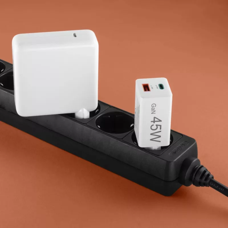 Hama 00125141 Cargador móvil universal blanco AC carga rápida para interiores