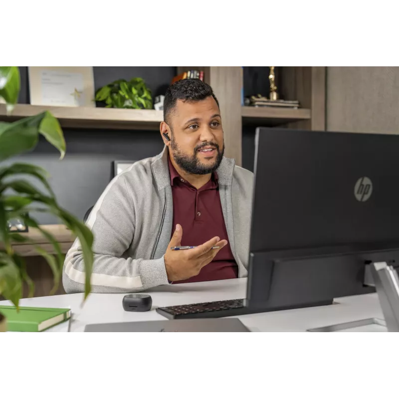 HP Poly Voyager Free 60+M UC Carbon negro auriculares + adaptador BT700 USB-C + estuche de carga con pantalla táctil
