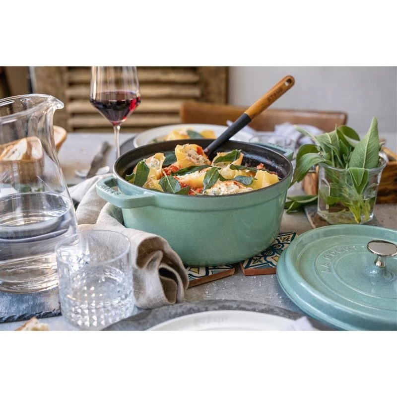 Olla redonda de hierro fundido Staub 5,2 L, menta – La Cocotte 26 cm
