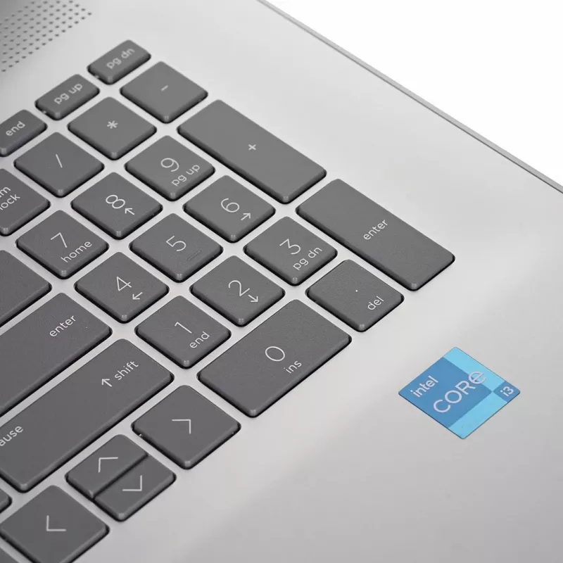 Portátil HP 17-CN3003D — pantalla de 17,3