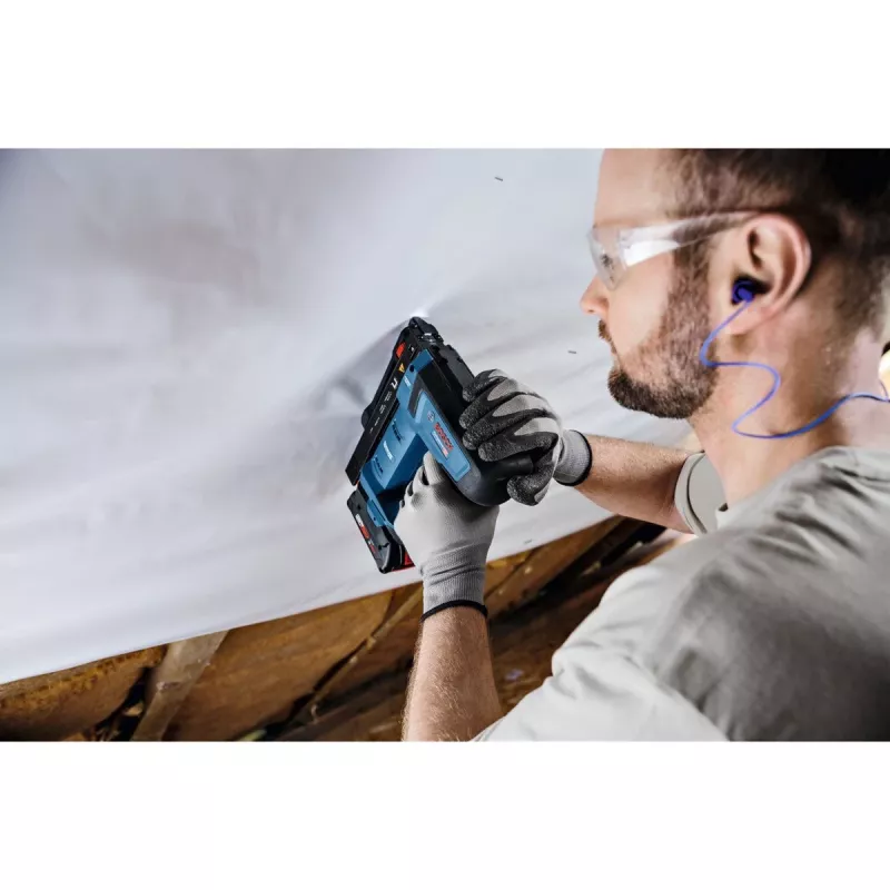 Grapadora para madera a batería GTH 18V-14 Professional solo, 18 voltios, grapadora eléctrica Azul/Negro, sin batería ni cargador