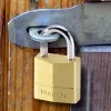 Candado de equipaje MASTER LOCK 20 mm de ancho con cuerpo de latón macizo