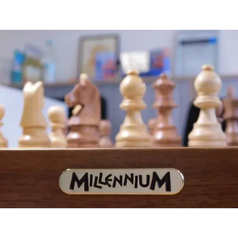Juego de ajedrez Millennium The King Performance Desktop International 32x32 cm