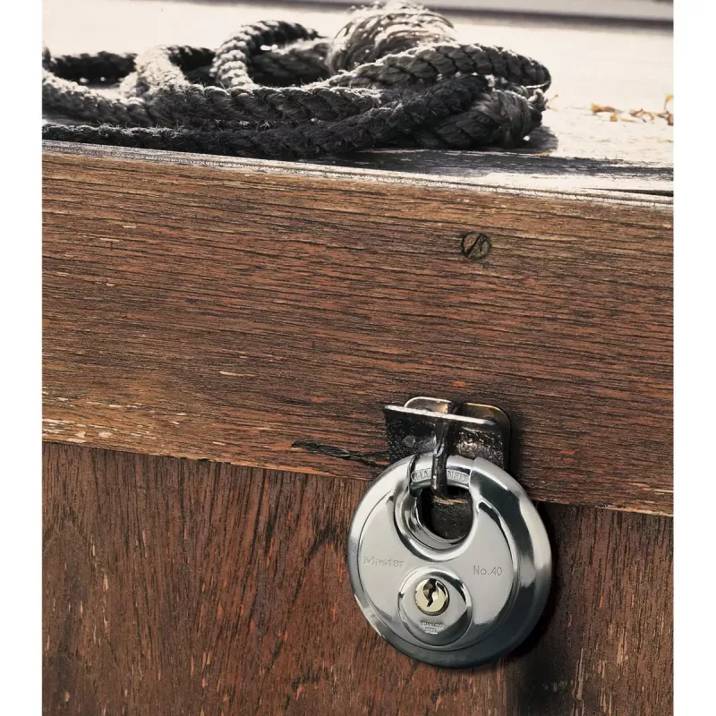 Candado discus MASTER LOCK 70 mm acero inoxidable arco envuelto