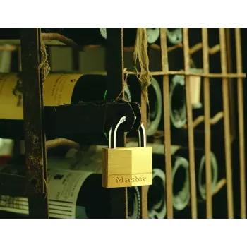 Candado MASTER LOCK 40 mm cuerpo macizo de latón con llave igualada