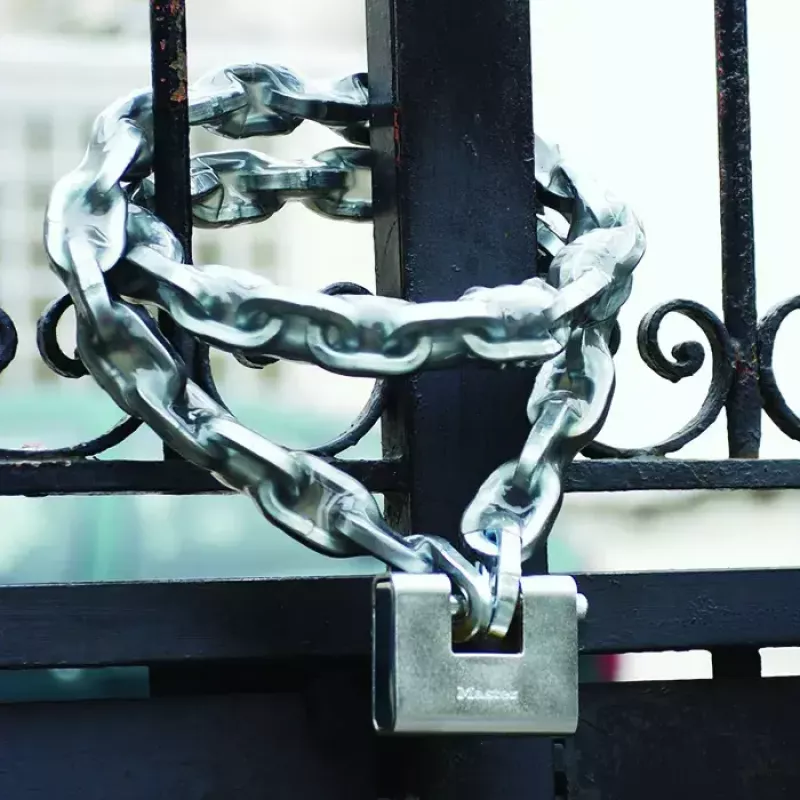 Candado MASTER LOCK 680EURD 80 mm acero templado, arco recubierto
