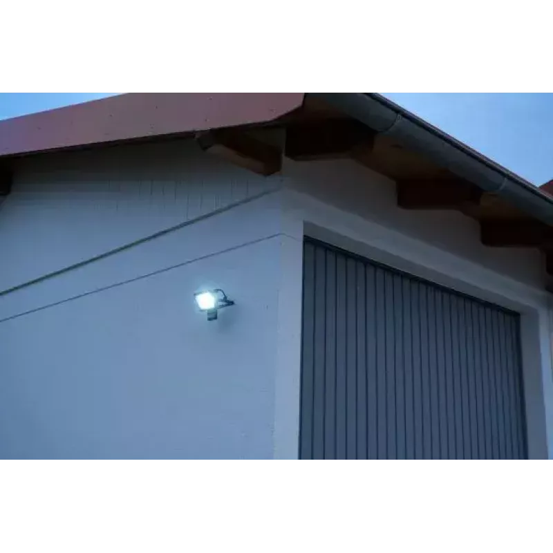 Foco LED Brennenstuhl JARO 3060 P 20W 2300lm 6500K con detector de movimiento