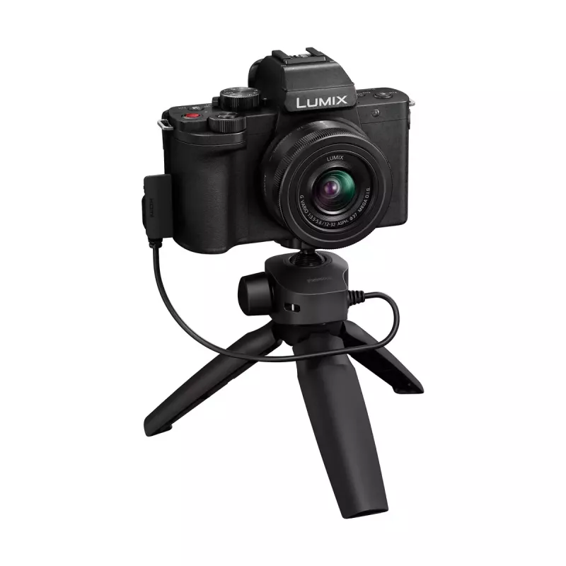 Panasonic Lumix DC-G100D kit de cámara negro con objetivo H-FS 12-32 y empuñadura DMW-SHGR2