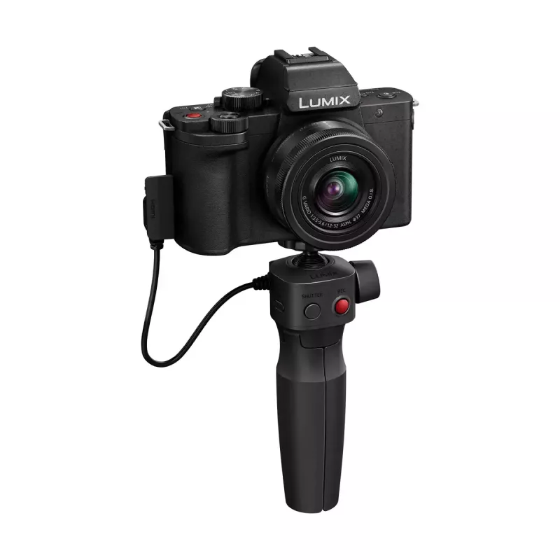 Panasonic Lumix DC-G100D kit de cámara negro con objetivo H-FS 12-32 y empuñadura DMW-SHGR2