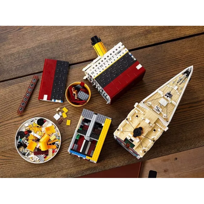 Set de construcción LEGO ICONS 10294 réplica del Titanic — 9.090 piezas, 18+