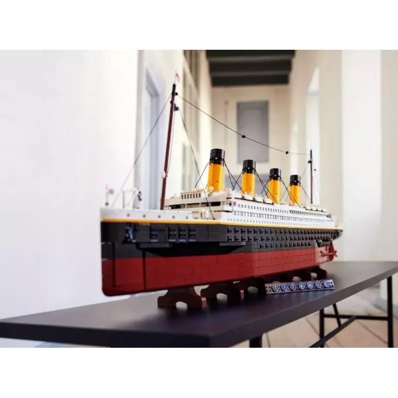 Set de construcción LEGO ICONS 10294 réplica del Titanic — 9.090 piezas, 18+