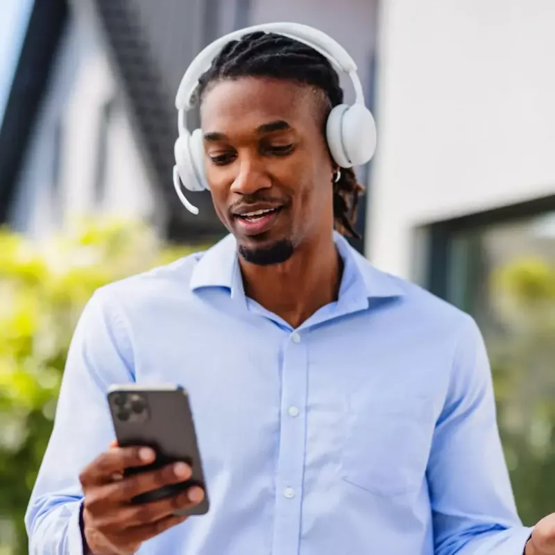 Auriculares Logitech Zone Wireless 2 ES — con cable e inalámbricos (Bluetooth), USB-C, supraaurales, cable de 1,5 m, blanco, 212 g