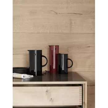 Botella isotérmica Stelton EM77 0,5L negra camping uso diario
