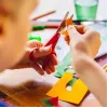 Tijeras Fiskars Classic de corte recto para niños, de una hoja, rojo/plata