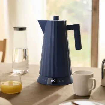 Hervidor eléctrico Alessi Plissé 1,0 L 2200 W azul, resina termoplástica, base oculta, apagado automático
