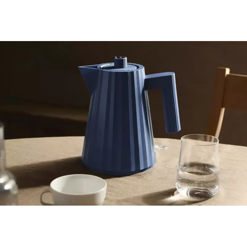Hervidor Alessi Plissé 1,0 L 2200 W azul, resina termoplástica, apagado automático, base oculta