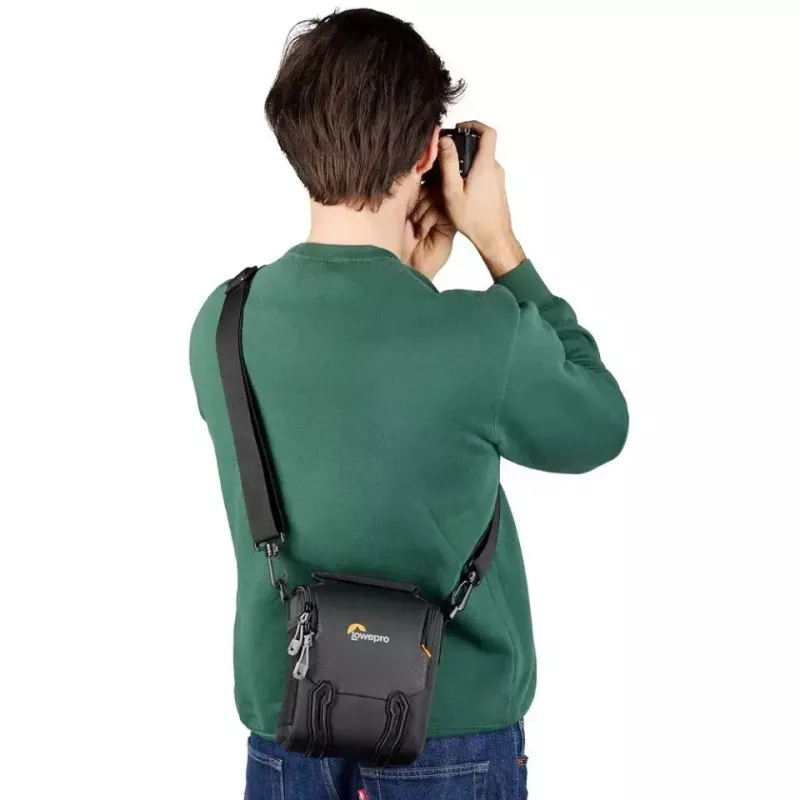 Riñonera Lowepro Adventura SH 120 III Negra correa de hombro