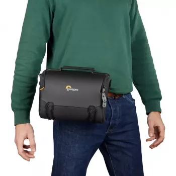 Riñonera Lowepro Adventura SH 160 III Negra correa de hombro