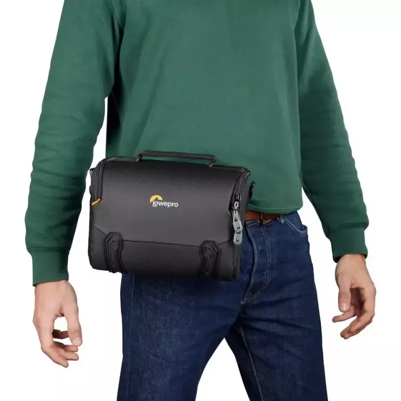 Riñonera Lowepro Adventura SH 160 III Negra correa de hombro