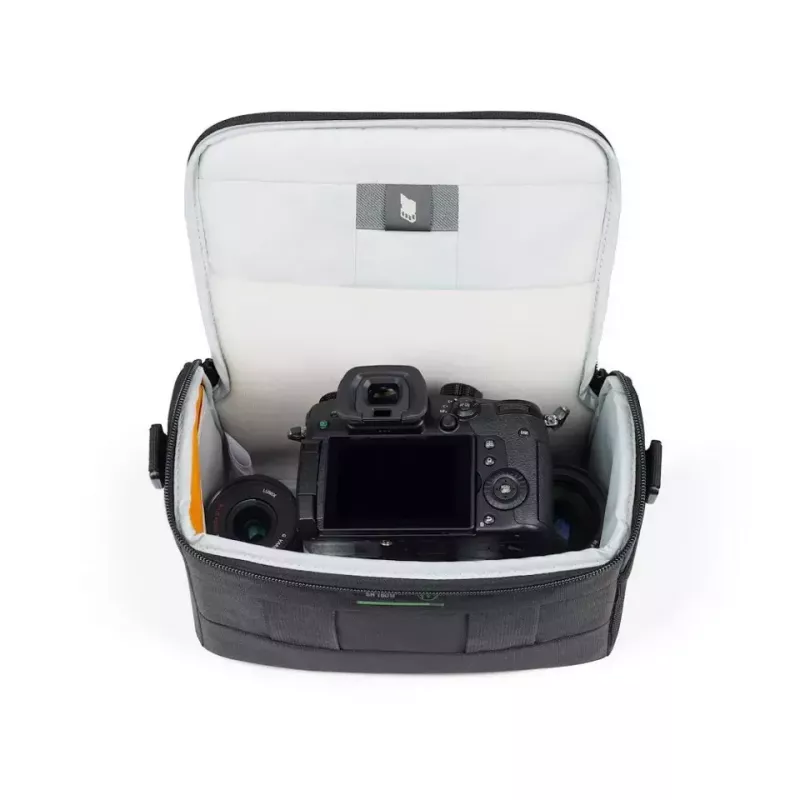 Riñonera Lowepro Adventura SH 160 III Negra correa de hombro