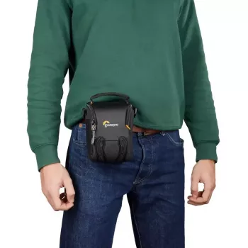 Riñonera Lowepro Adventura SH 115 III Negra correa de hombro