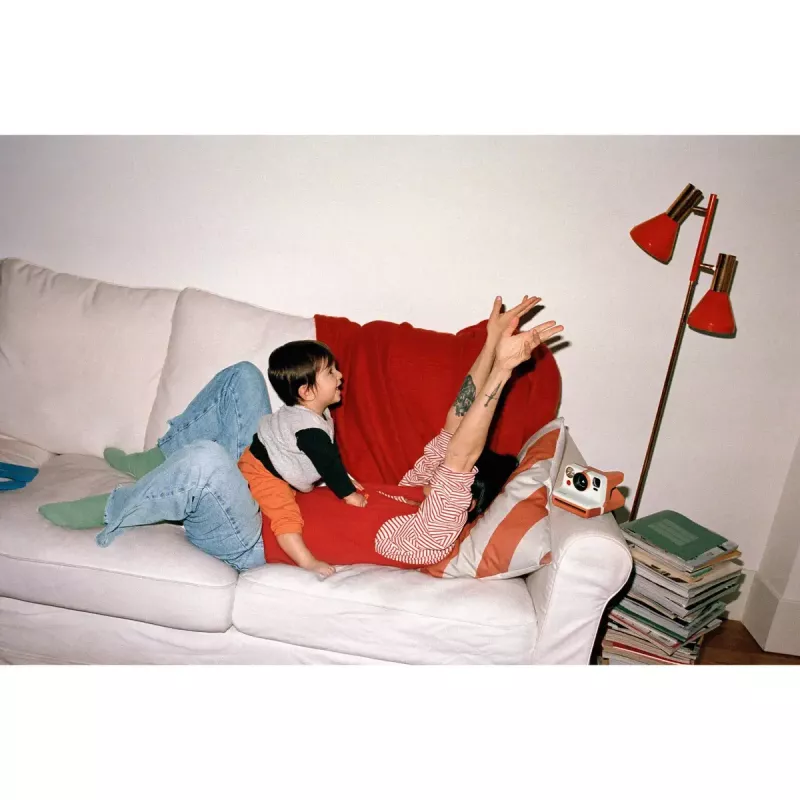Cámara instantánea POLAROID Now Gen 3 Coral 9156 – cámara instantánea analógica, color Coral