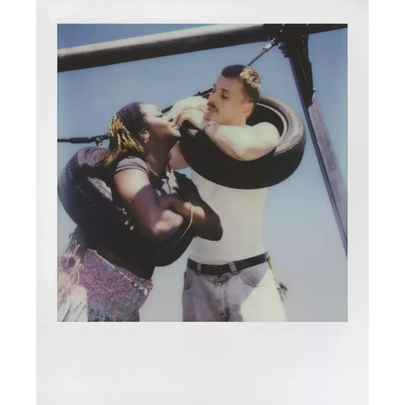 Cámara instantánea POLAROID Now Gen 3 amarilla — modelo 9158, cámara instantánea analógica, flash integrado