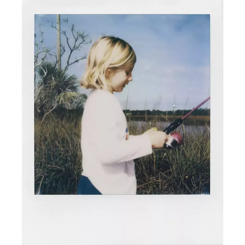 Cámara instantánea POLAROID Now Gen 3 amarilla — modelo 9158, cámara instantánea analógica, flash integrado