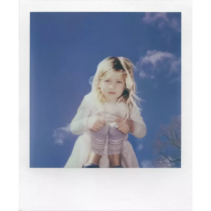 Cámara instantánea POLAROID Now Gen 3 amarilla — modelo 9158, cámara instantánea analógica, flash integrado