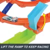 Hot Wheels Action Loop Cyclone Challenge Pista con coche de juguete a escala 1:64, fácil almacenamiento