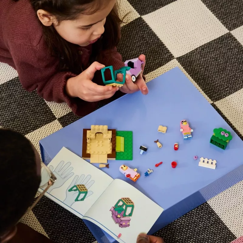 LEGO Bluey 11216 Abuelas con Bingo y Bluey (80 piezas)