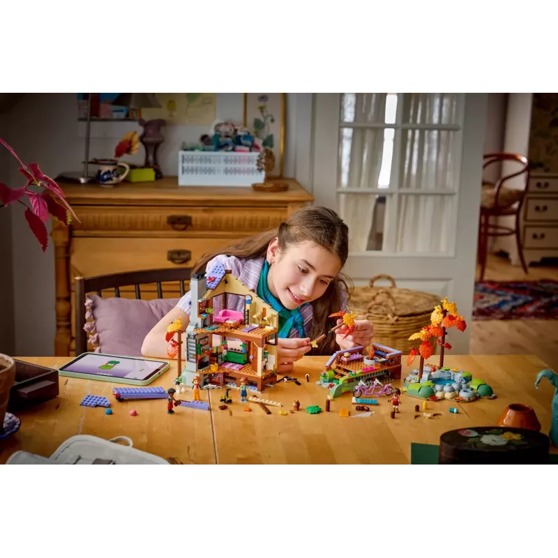 LEGO Friends 42705 Cabaña acogedora del bosque otoñal (1229 piezas)
