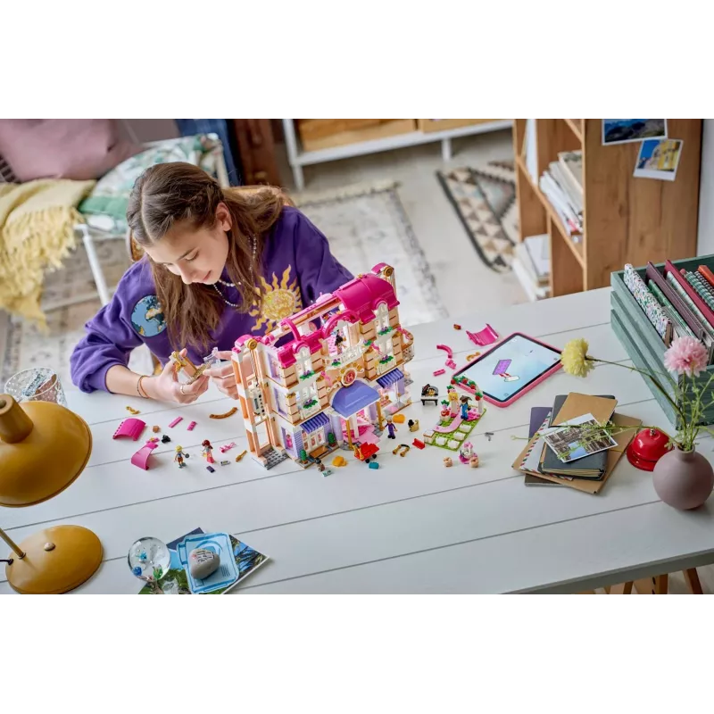 LEGO Friends 42704 Gran hotel de Heartlake City