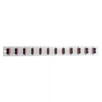 EFB-Elektronik Panel frontal equipado con 12 x acopladores SC Dúplex OM4 vertical, negro