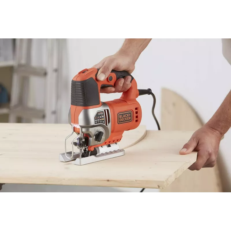 Black & Decker BES610K-QS sierra de calar pendular 650W en Kitbox