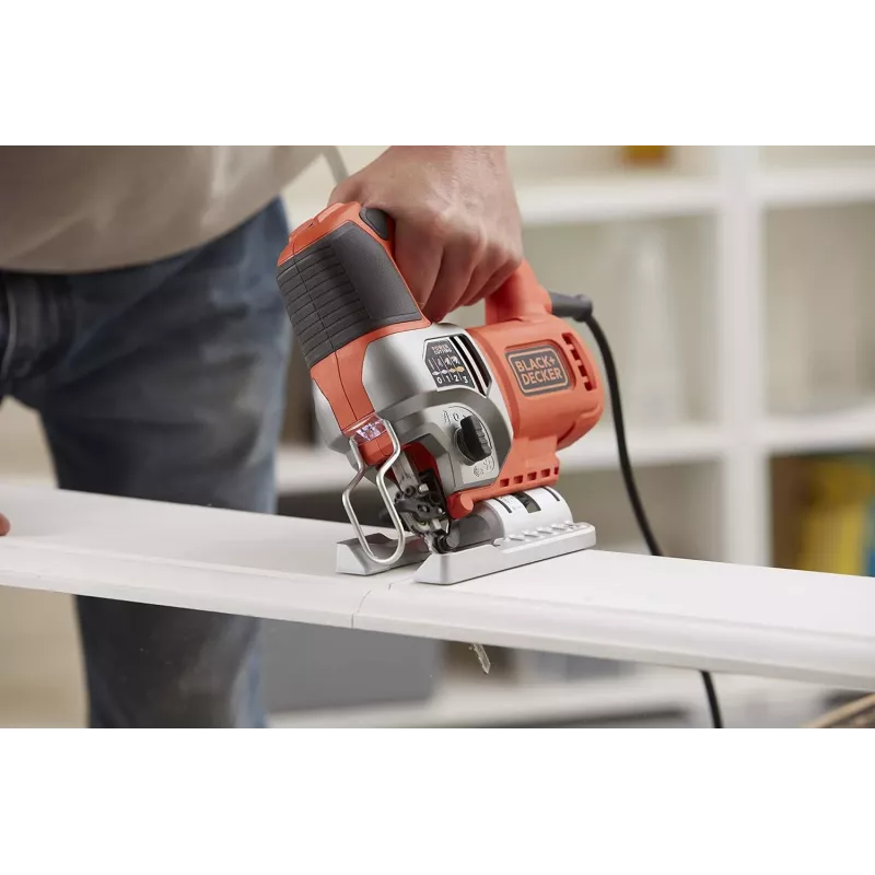 Black & Decker BES610K-QS sierra de calar pendular 650W en Kitbox