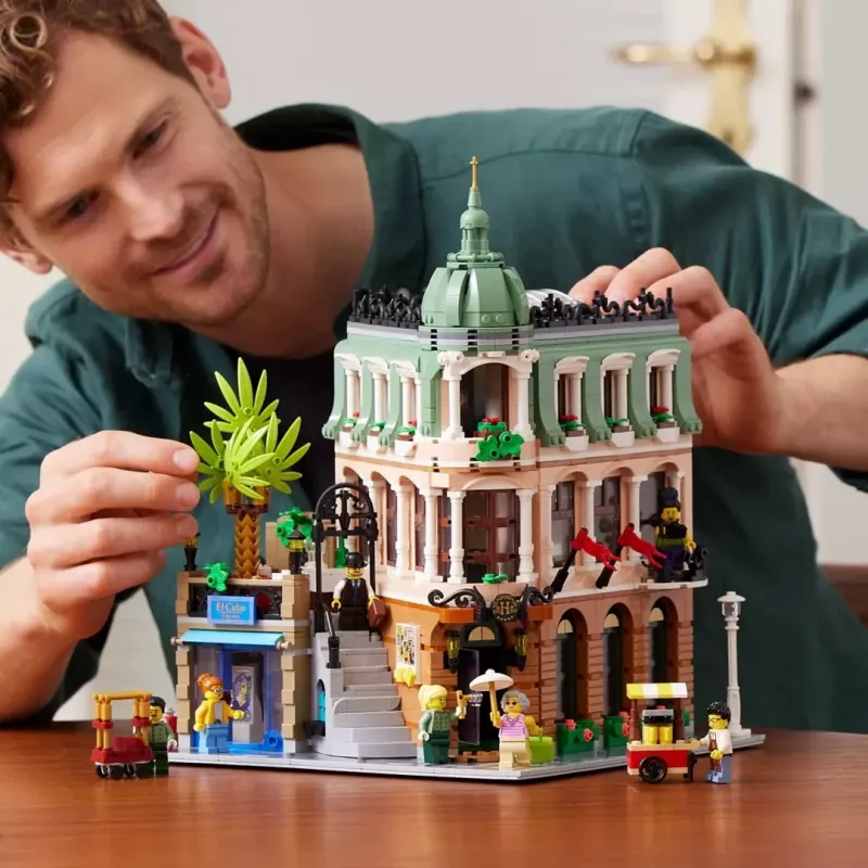 LEGO Icons 10297 Boutique Hotel set de construcción modular (3066 piezas)