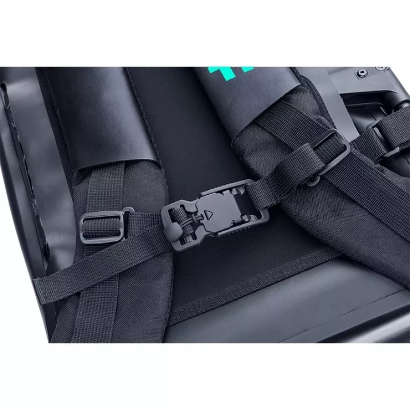 Mochila para bici impermeable Thermaltake TT100 Urban 20L negra