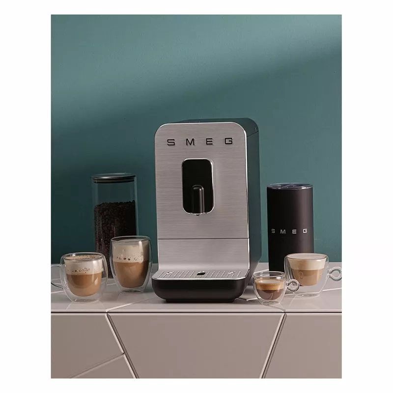 SMEG BCC11BLMEU cafetera superautomática con función de vapor, negro mate