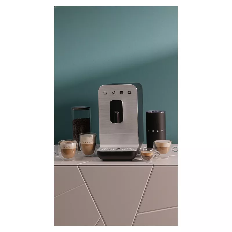 SMEG BCC11BLMEU cafetera superautomática con función de vapor, negro mate