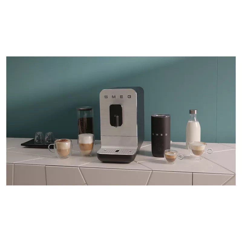 SMEG BCC11BLMEU cafetera superautomática con función de vapor, negro mate