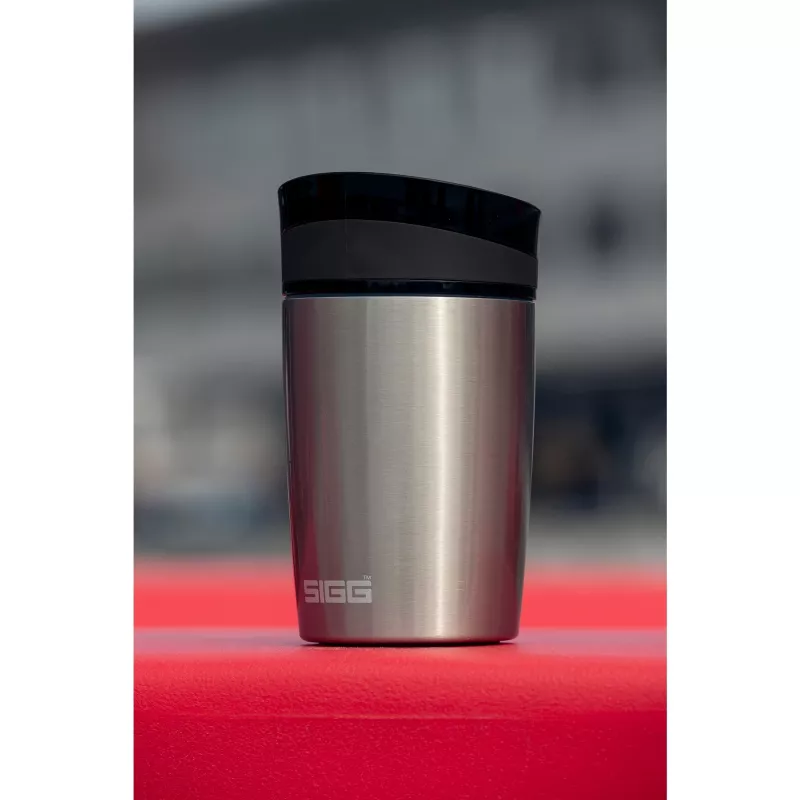 SIGG 8695.50 Botella isotérmica de vacío Hot & Cold con botón pulsador de una mano, 0,27 L, Negro obsidiana, Acero inoxidable