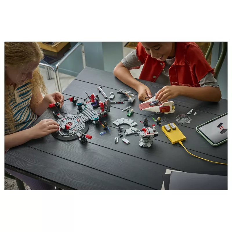 LEGO Star Wars SMART Play: A-Wing y el duelo en la sala del trono (75427)