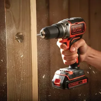Black & Decker BL186KB-QW taladro percutor sin escobillas a batería 18V 1650 RPM (2 baterías de 1.5Ah, cargador, maletín)