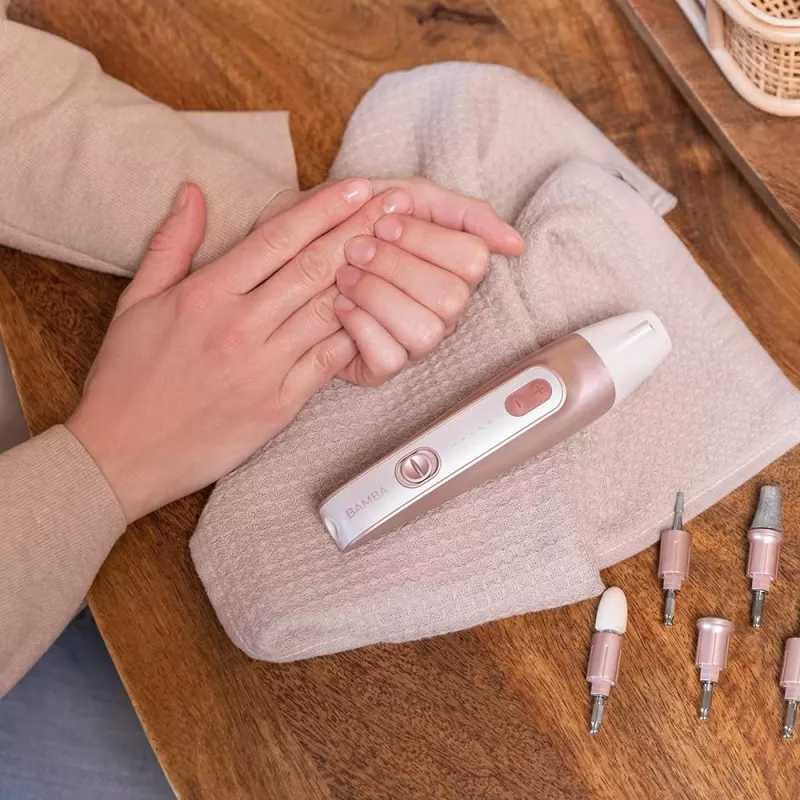 Cecotec PinkyCare 700 Perfect Nails set eléctrico de manicura y pedicura, torno de uñas, 7 accesorios, 2 velocidades, recargable, rosa/blanco