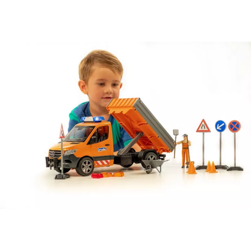 BRUDER MB Sprinter Municipal con módulo de luz y sonido, Naranja, escala 1:16