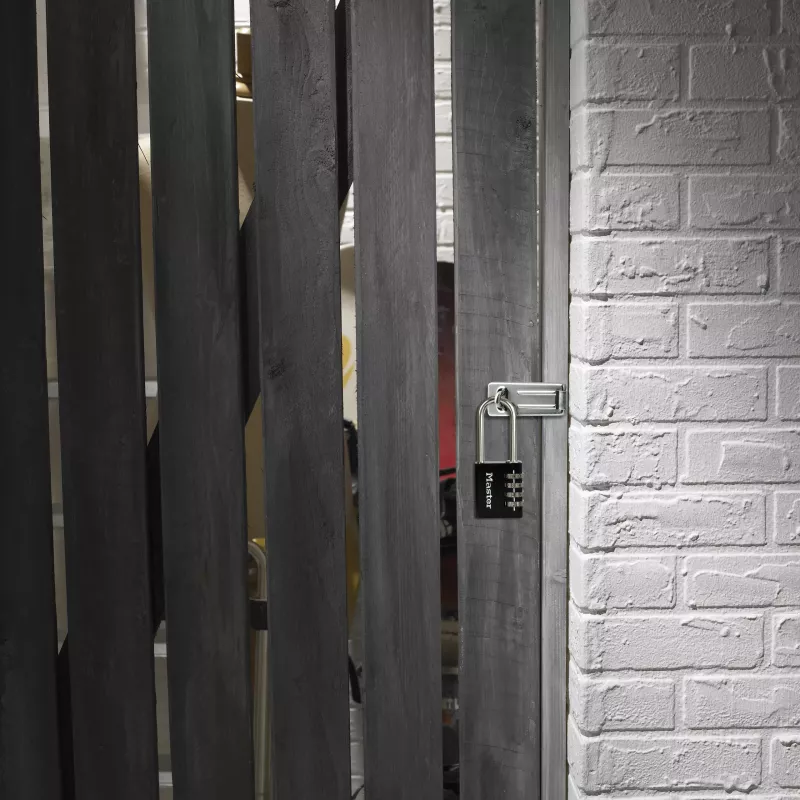 Candado de combinación Master Lock 7640EURDBLK 40mm ancho de arco, arco de acero endurecido, 4 dígitos reajustable, plata/gris