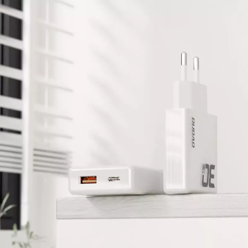 Dudao A30EU GaN 30W Cargador de pared USB-C USB-A con cable USB-C a USB-C 1m Blanco
